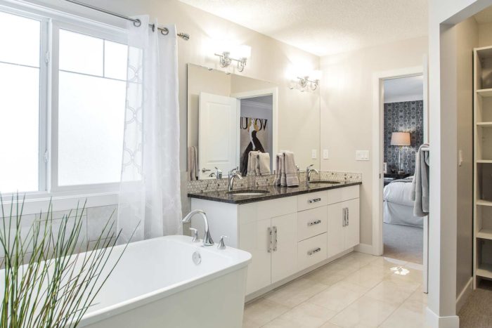 Rosaria III Ensuite 3