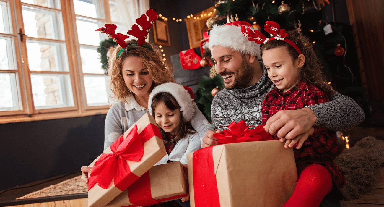gift guide perfect holiday presents new homeowners featured image