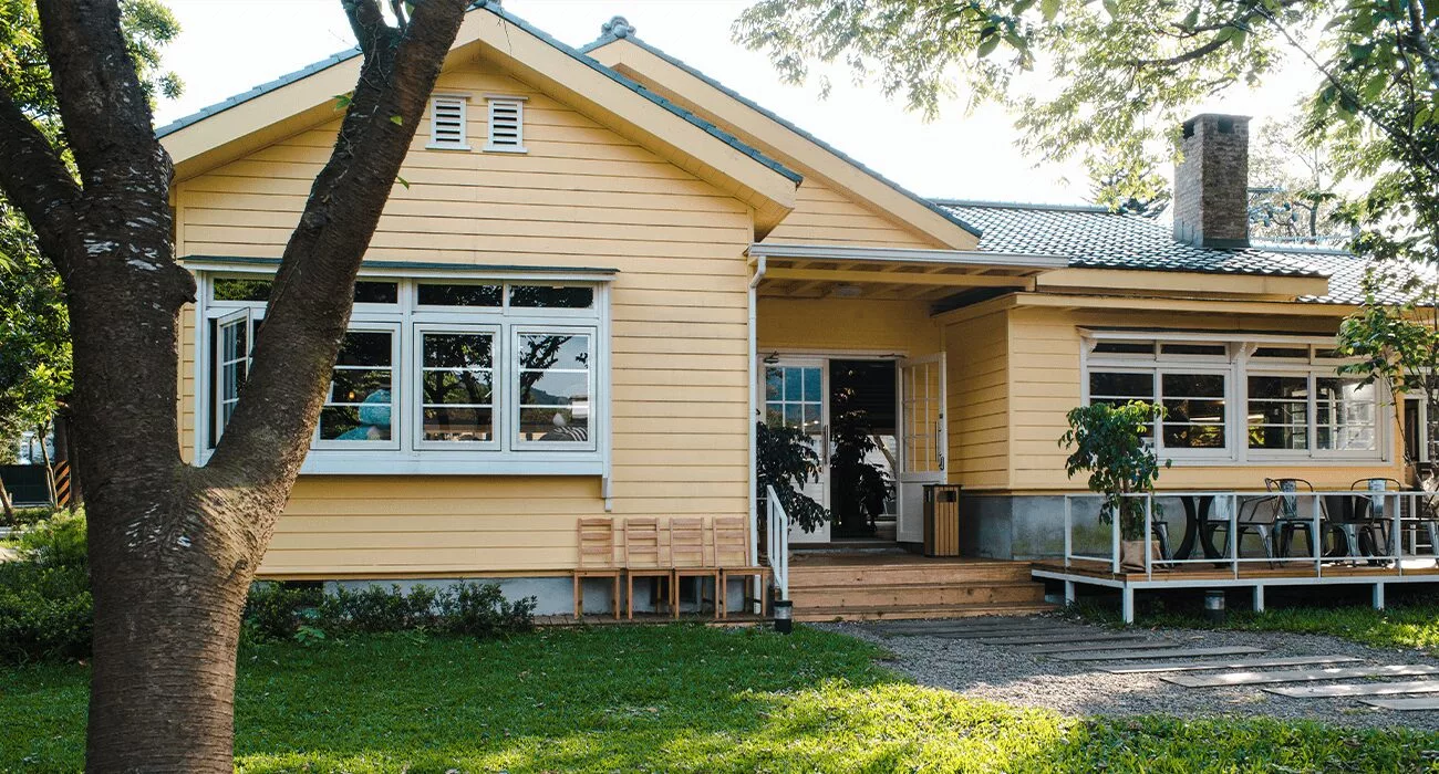 newly built vs previously owned homes pros cons newly built old homeimage min