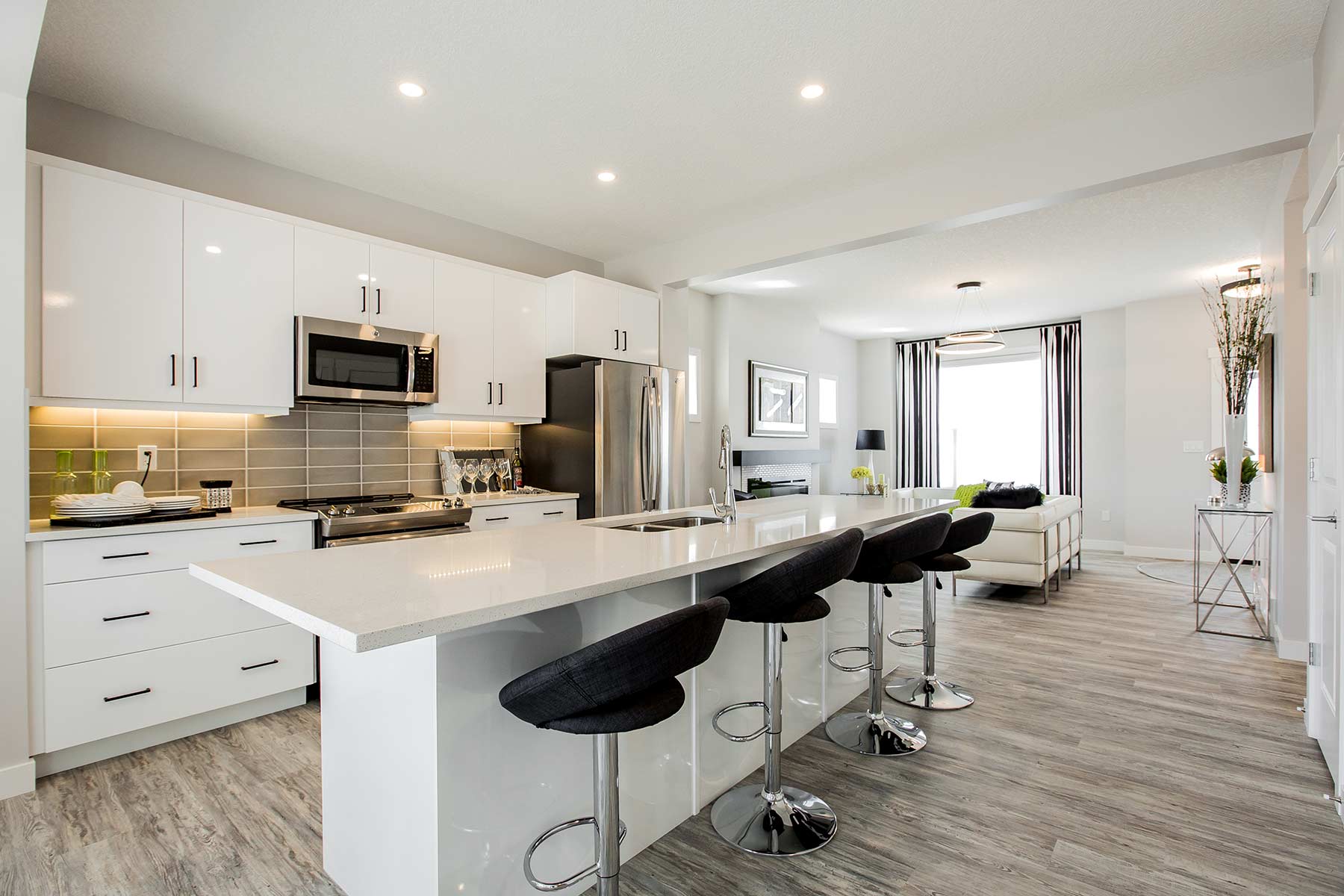 8 Perks of Buying a Brand New Laned Home