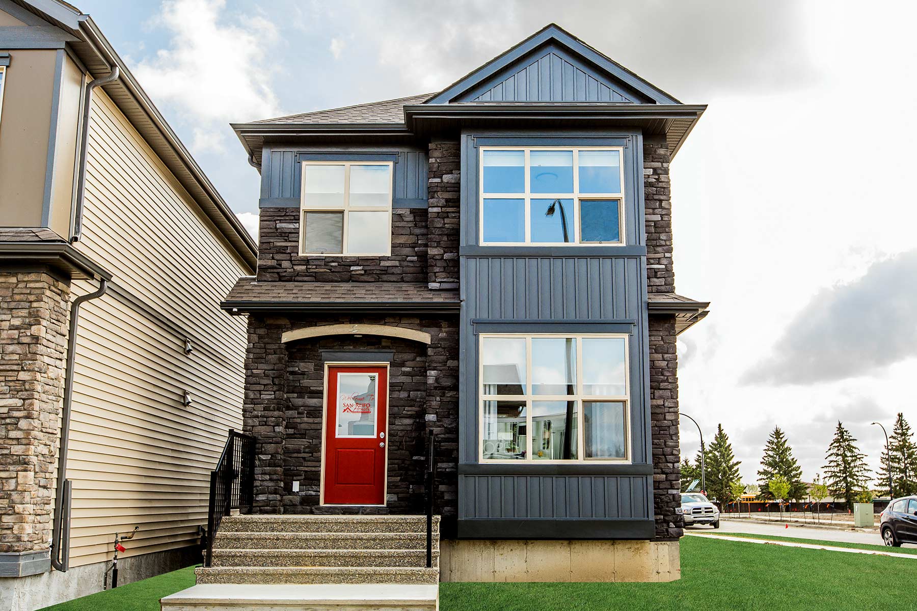 Attached vs. Detached Garages: The Benefits of Both Options